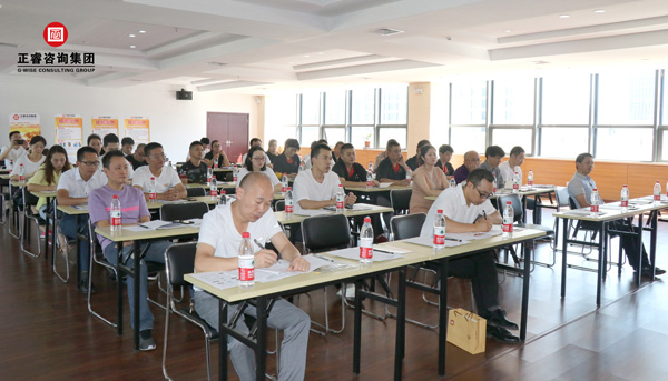 正?！吨圃煨推髽I(yè)生產(chǎn)運(yùn)作管理》專題公益講座