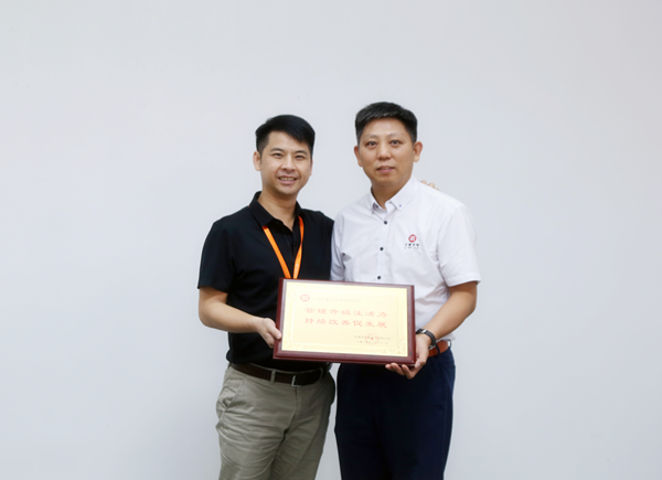 瀚海集團(tuán)授予正睿咨詢管理升級注活力，持續(xù)改善促發(fā)展榮譽(yù)牌匾