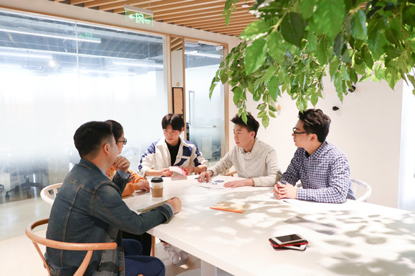 員工培訓與發(fā)展：培養(yǎng)人才，提升企業(yè)核心競爭力