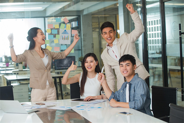 創(chuàng)新驅(qū)動(dòng)的績(jī)效管理：鼓勵(lì)創(chuàng)新，推動(dòng)業(yè)務(wù)發(fā)展