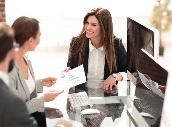 績效評估與反饋：客觀評估，持續(xù)改進