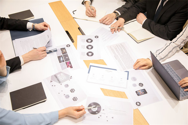 市場(chǎng)調(diào)研：深入了解市場(chǎng)，制定有效營(yíng)銷策略