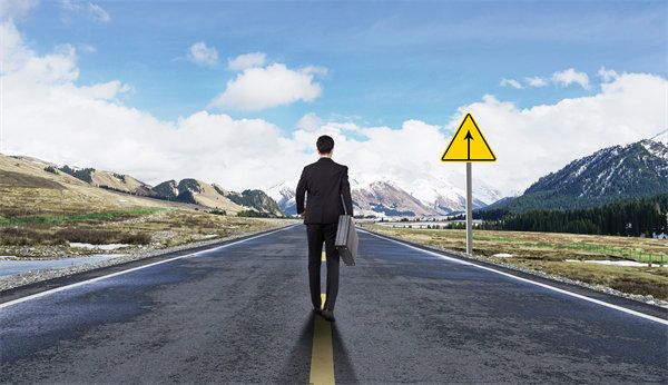 戰(zhàn)略眼光：洞察市場(chǎng)趨勢(shì)，搶占先機(jī)引領(lǐng)未來