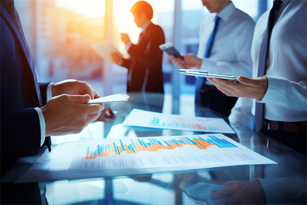 集團管控模式：多元化、集中化與分權化的比較與選擇