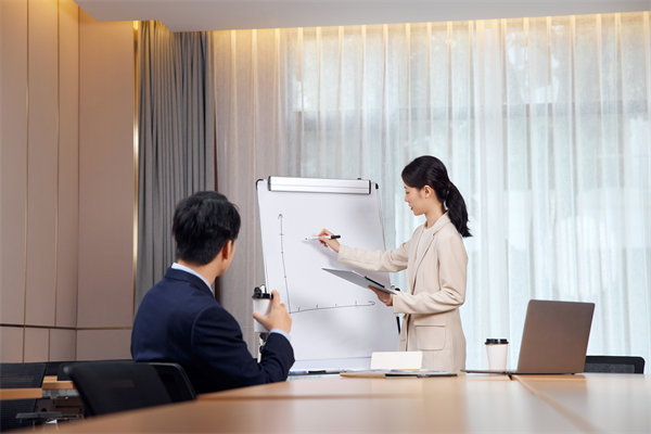 創(chuàng)新薪酬管理模式，構(gòu)建高效激勵與留任新機制