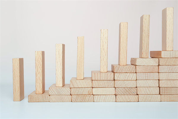 精心制定經(jīng)營策略，確保企業(yè)穩(wěn)健發(fā)展，實(shí)現(xiàn)長期盈利