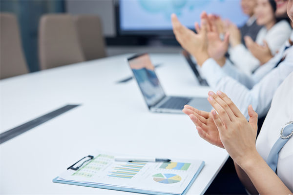 追求卓越績(jī)效：構(gòu)建高效團(tuán)隊(duì)，實(shí)現(xiàn)業(yè)務(wù)目標(biāo)新高度