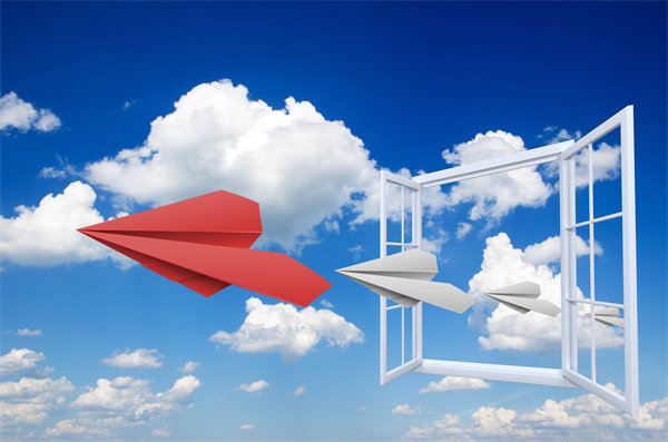 在企業(yè)管理中，專權(quán)式和民主式管理各有哪些優(yōu)缺點？