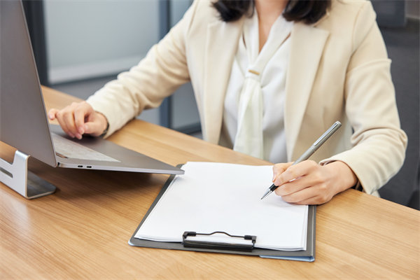 企業(yè)的發(fā)展戰(zhàn)略不僅僅是老板一個人的問題，還有誰？