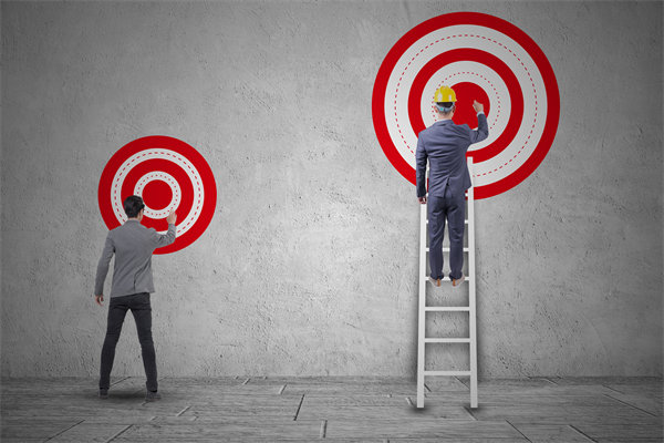 根據(jù)員工個體差異制定針對性的績效輔導(dǎo)，提高效率！