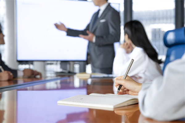 如何保證企業(yè)的年度工作方向與經營目標保持一致？