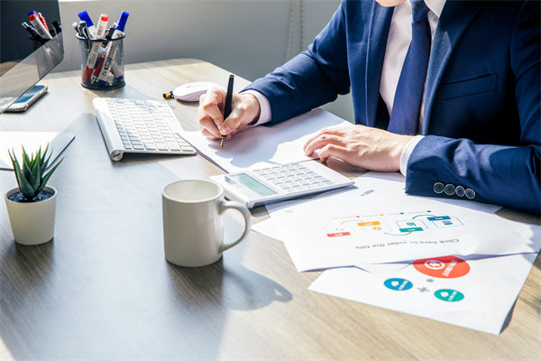 如何科學(xué)設(shè)定年度經(jīng)營(yíng)目標(biāo)以引領(lǐng)企業(yè)穩(wěn)健增長(zhǎng)？