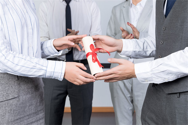 員工福利多樣化趨勢：哪些非貨幣激勵可提高滿意度？