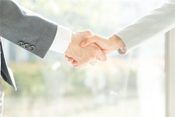 在戰(zhàn)略規(guī)劃實施中，如何確保資源有效配置與利用？