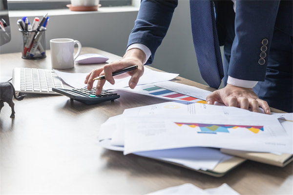 行業(yè)變革下，薪酬調(diào)整策略如何緊跟市場步伐？