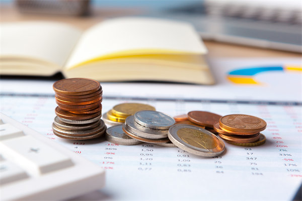 如何平衡新老員工薪酬差異，促進團隊和諧與效率？