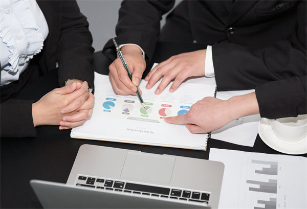 績效反饋如何有效溝通，避免誤解并激發(fā)員工潛能？