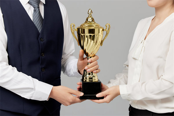 如何有效招聘并留住頂尖人才，提升團隊競爭力？