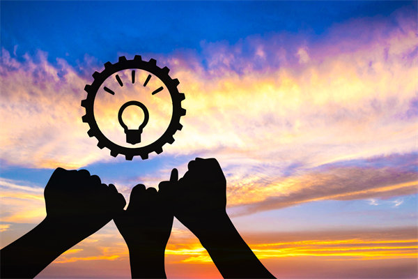 在全球化下，跨國(guó)企業(yè)如何規(guī)劃組織結(jié)構(gòu)與運(yùn)營(yíng)模式？