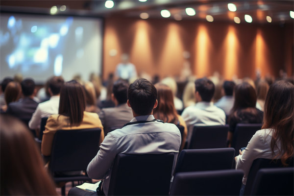 在多元化團隊中，如何制定包容性組織規(guī)劃策略？