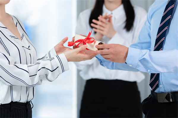 員工福利創(chuàng)新：哪些非貨幣激勵能顯著提升員工忠誠度？