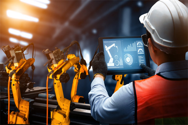 以科技創(chuàng)新驅(qū)動產(chǎn)業(yè)發(fā)展，傳統(tǒng)制造業(yè)如何數(shù)字化轉(zhuǎn)型？