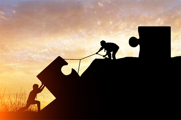 年度經(jīng)營(yíng)計(jì)劃實(shí)施中，如何確保各部門(mén)協(xié)同一致？