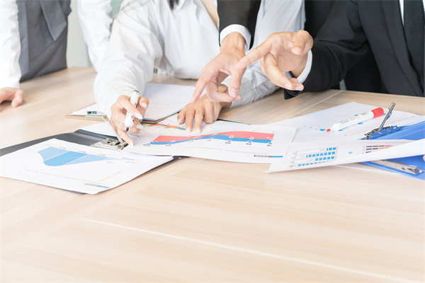 年度經(jīng)營(yíng)計(jì)劃中的員工培訓(xùn)與發(fā)展計(jì)劃如何設(shè)計(jì)？