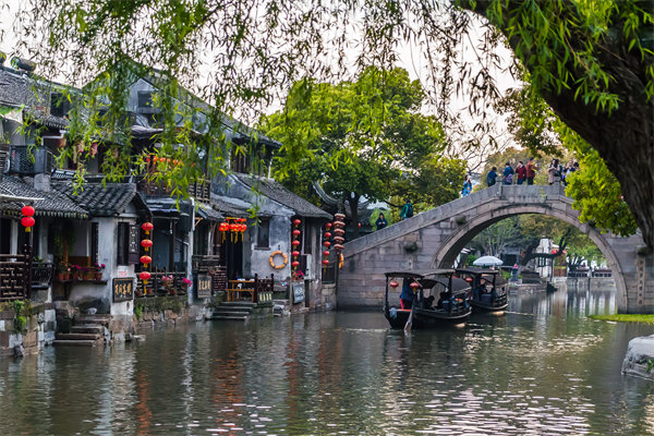 管理咨詢?nèi)绾沃μK州企業(yè)制定并執(zhí)行戰(zhàn)略規(guī)劃？