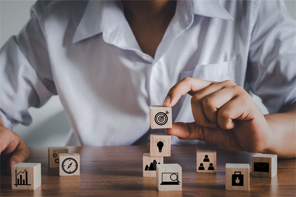 商業(yè)環(huán)境復(fù)雜多變，如何高效實施集團全面管控策略？