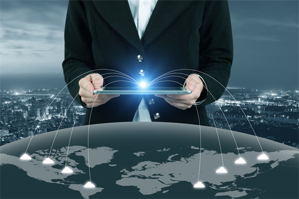 跨國企業(yè)如何管理文化差異以實現(xiàn)全球戰(zhàn)略協(xié)同？