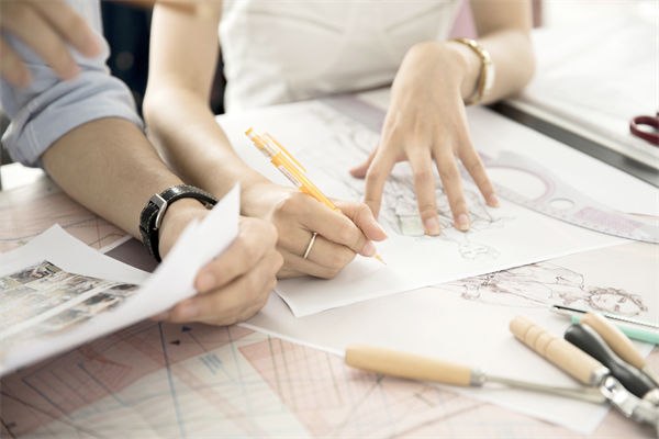 個(gè)性化定制需求，制造業(yè)如何快速響應(yīng)并優(yōu)化生產(chǎn)流程？