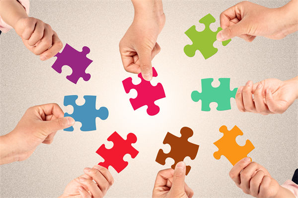 集團(tuán)管控中，如何建立有效的內(nèi)部溝通機(jī)制以促進(jìn)協(xié)同？