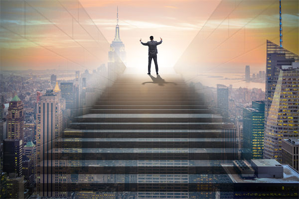 在年度經(jīng)營計劃中，如何設(shè)定既實際又挑戰(zhàn)性的目標(biāo)？