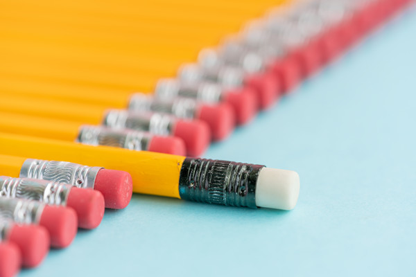 在多元化市場環(huán)境下，品牌如何保持一致性并突出特色？