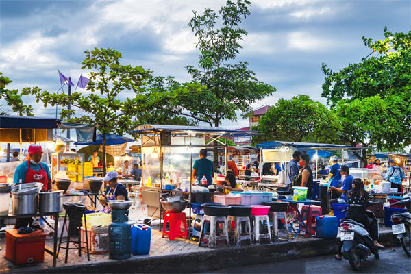 今年擴(kuò)消費(fèi)怎么干？各大企業(yè)如何根據(jù)政策發(fā)力？