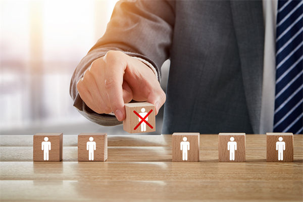 微軟在華外包公司一天裁員近2000人，人力資源管理怎么看？