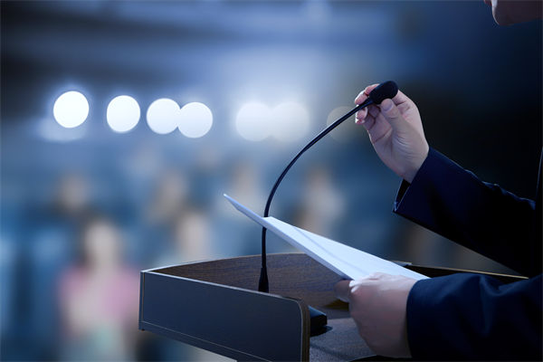 大降對華關(guān)稅，特朗普為何轉(zhuǎn)彎？制造業(yè)怎么看？