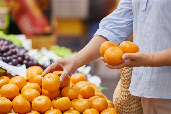 榴蓮價格暴跌50%，有人買了50箱，預算管理怎么看？