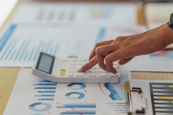 執(zhí)行與預(yù)算嚴(yán)重脫節(jié)，企業(yè)如何構(gòu)建動(dòng)態(tài)監(jiān)控與調(diào)整機(jī)制？