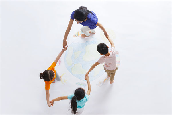 別讓盲卡盲盒“收割”孩子，關(guān)聯(lián)企業(yè)戰(zhàn)略怎么看？