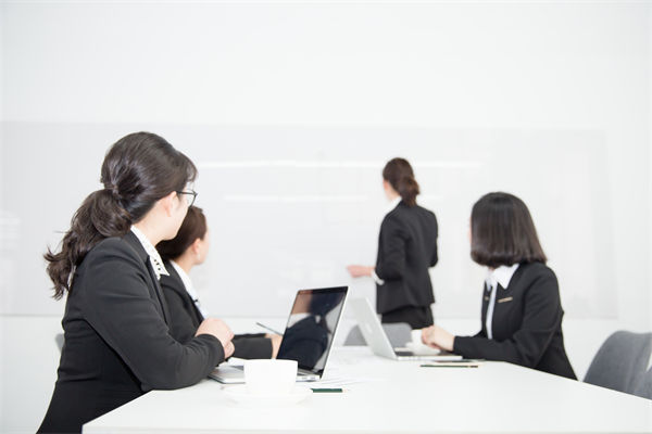 人力資源該管控還是賦能？多數(shù)企業(yè)都踩錯(cuò)了管理節(jié)奏！