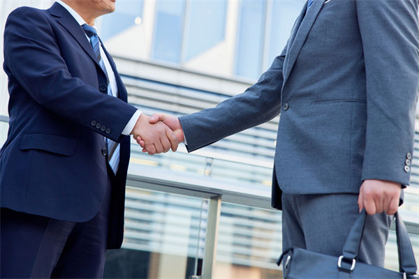 29歲女演員回應在餐廳當服務員，人力資源怎么看？