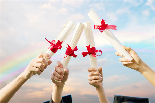 企業(yè)文化分析：錄取通知書(shū)加廣告，涉事學(xué)校被約談