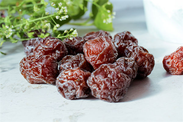 商家回應(yīng)2顆話梅128元，企業(yè)營銷管理有何啟示？