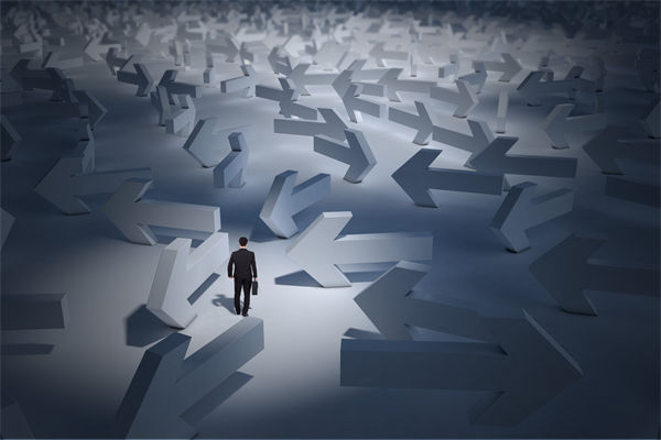 高層沉迷戰(zhàn)略藍(lán)圖，執(zhí)行層落地時為何偏離航道？