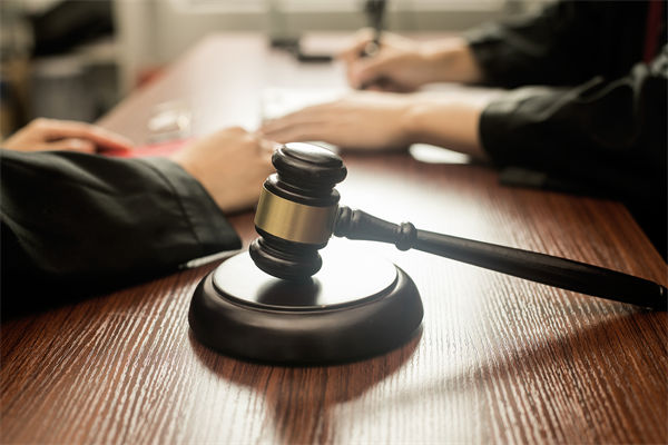 人力資源管理分析：男子請(qǐng)育兒假陪幼女看病被開(kāi)除