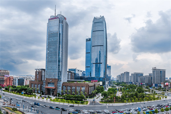 集團(tuán)子公司各自為戰(zhàn)內(nèi)耗嚴(yán)重，東莞集團(tuán)管控咨詢(xún)公司能協(xié)助解決嗎？