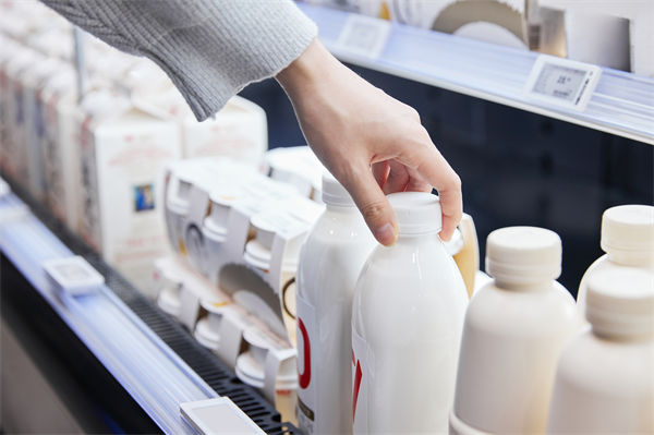 常溫純牛奶中禁止添加復(fù)原乳，集成供應(yīng)鏈怎么看？